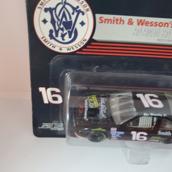 Dale Earnhardt #16 Smith & Wesson Racing Debut 1996 Monte Carlo - Picture 4 of 7